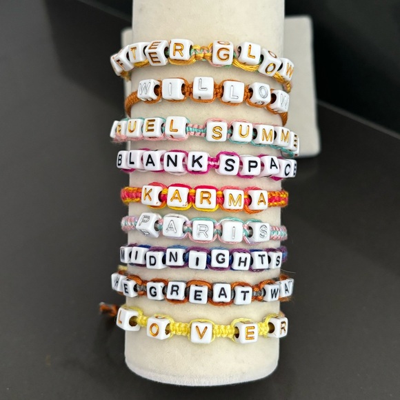 $8 bundled ⢠custom taylor swift friendship bracelet - Picture 3 of 9